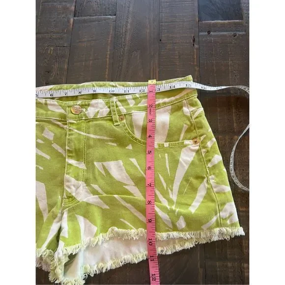 Michael Kors Women's Denim Palm Leaf Cut-Off Jean Shorts Green Size 6 tj d - Picture 8 of 8
